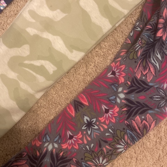 4 Pairs of Girls leggings - Picture 3 of 3